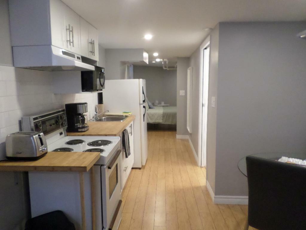 Fantastic And Modern Downtown 1-Bed Basement Apt., Parking Wi-Fi And Netflix Included Ottawa Exteriör bild