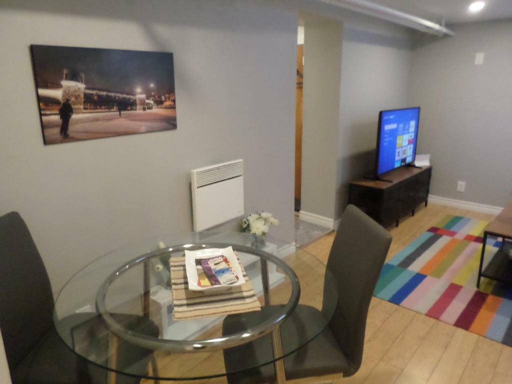Fantastic And Modern Downtown 1-Bed Basement Apt., Parking Wi-Fi And Netflix Included Ottawa Exteriör bild
